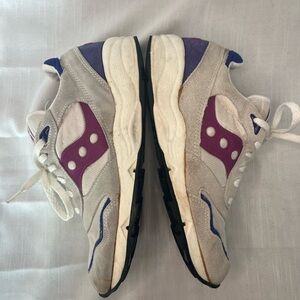 Saucony Cream and Purple Athletic Shoes. size 9.5